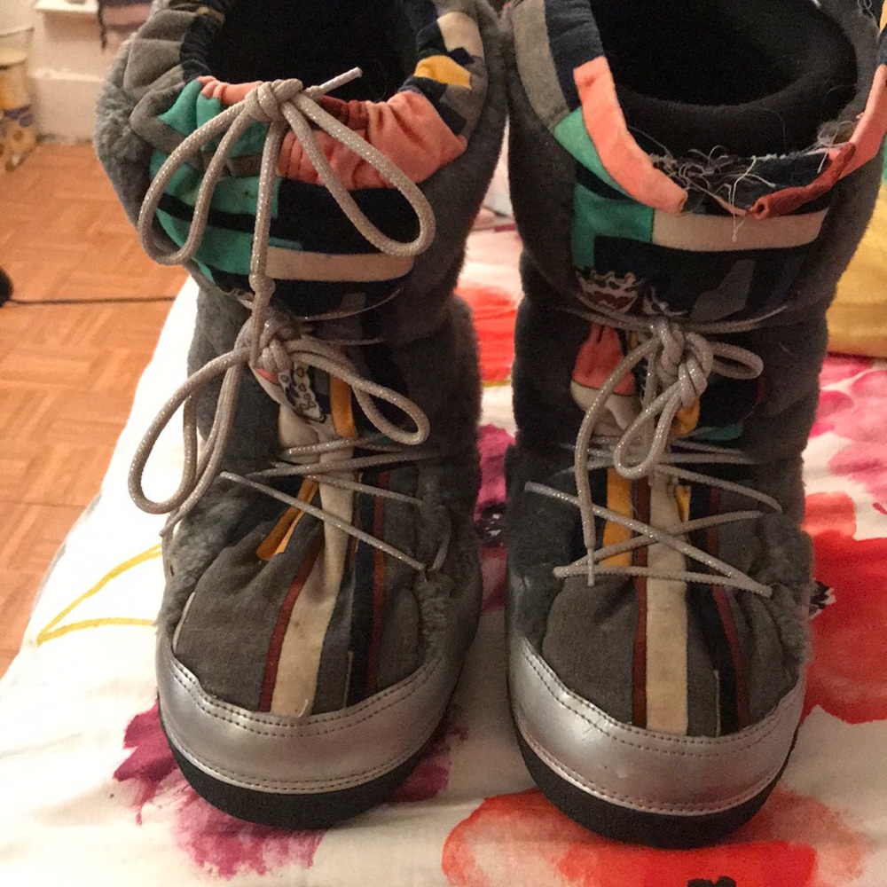 Moon boots
